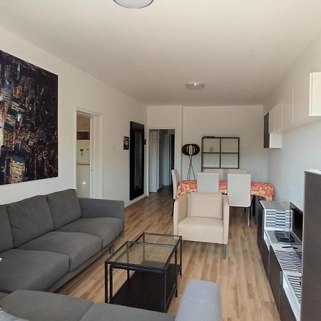 5 Min To The Beach Holiday Shared Apartment Incl Netflix - Private Room In 3 Bdr Apt Larnaca Exterior photo