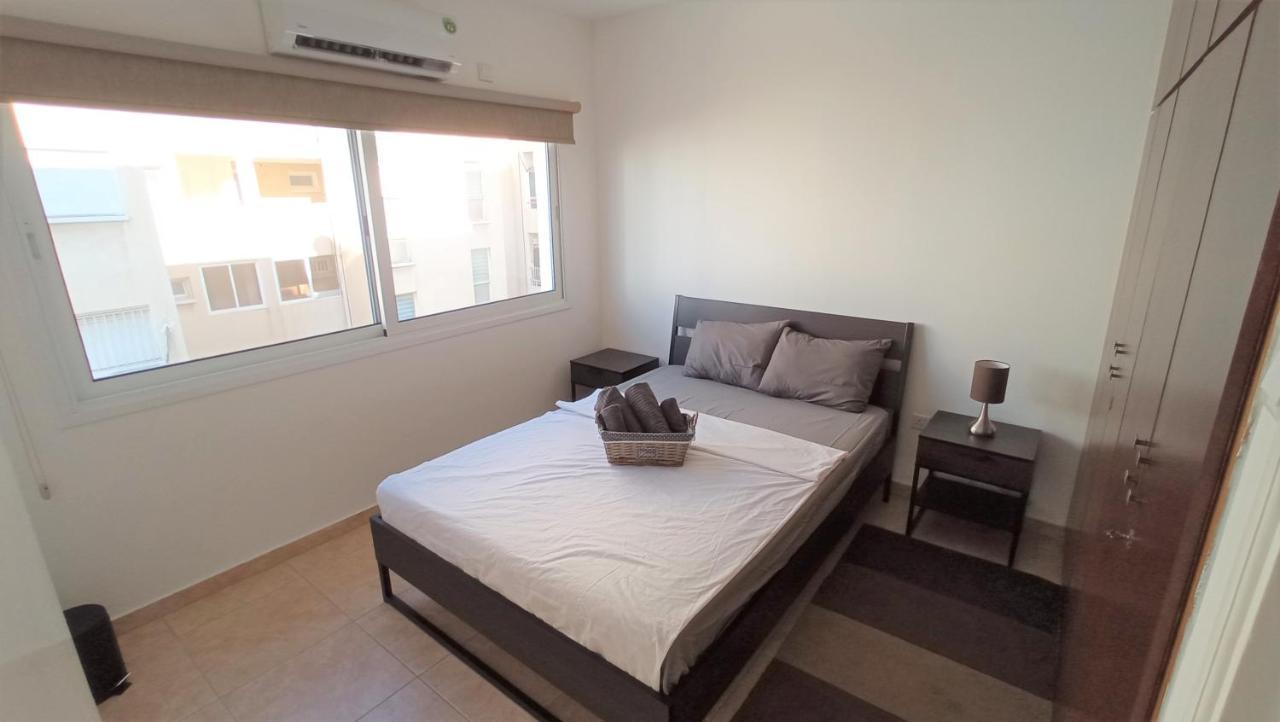 5 Min To The Beach Holiday Shared Apartment Incl Netflix - Private Room In 3 Bdr Apt Larnaca Exterior photo