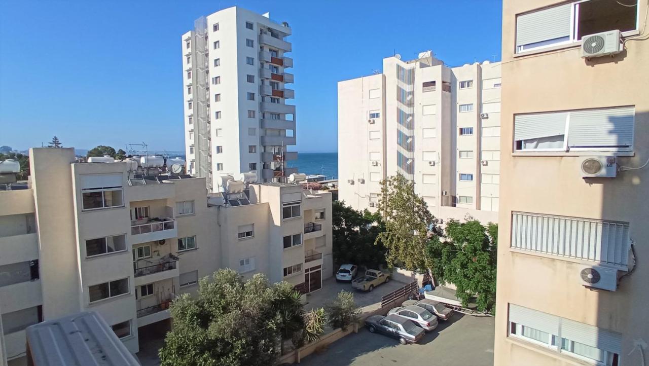 5 Min To The Beach Holiday Shared Apartment Incl Netflix - Private Room In 3 Bdr Apt Larnaca Exterior photo