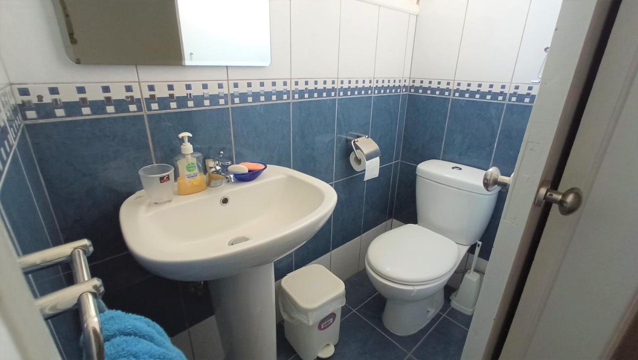 5 Min To The Beach Holiday Shared Apartment Incl Netflix - Private Room In 3 Bdr Apt Larnaca Exterior photo