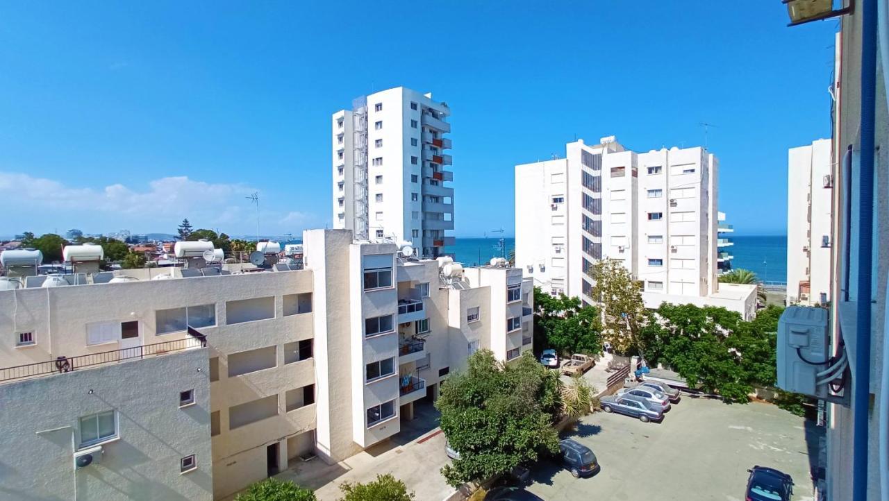 5 Min To The Beach Holiday Shared Apartment Incl Netflix - Private Room In 3 Bdr Apt Larnaca Exterior photo
